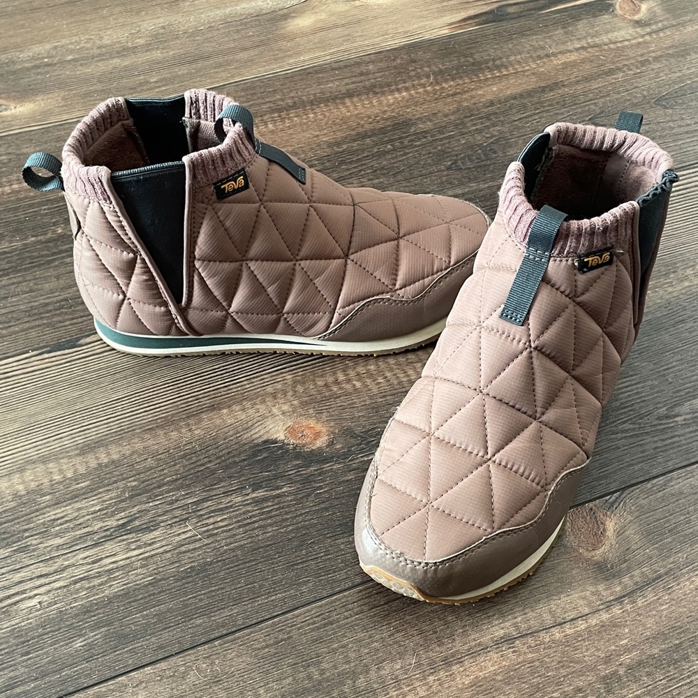 Teva ReEmber Quilted Mid Taupe Slip-On Boots Size 9 - Picture 2 of 13